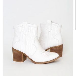 Dirty Laundry cowgirl booties